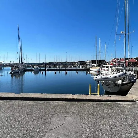 14 Person In * Hadsund